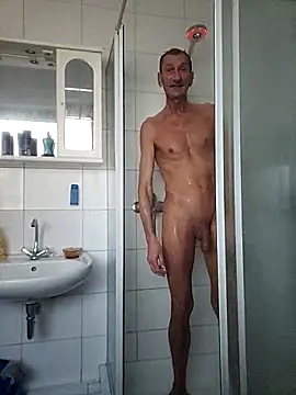 Snapshot of Python43 chatting on March 1, 8:38 am Python43 online show from March 1, 8:38 am