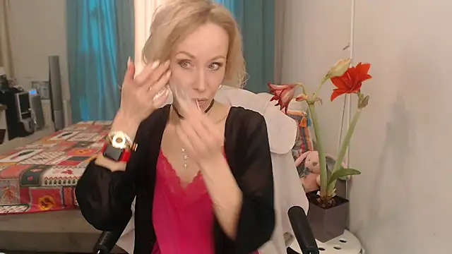 LuxuryNika online show from April 15, 12:34 pm