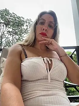 Gatitacarlita online show from April 7, 1:00 pm