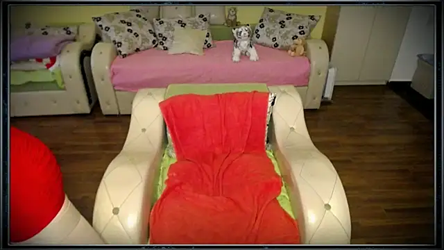 Snapshot of clementine chatting on March 4, 2:53 pm clementine online show from March 4, 2:53 pm