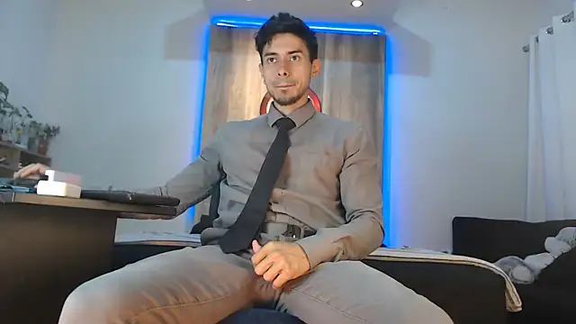 Andrew 4  online show from November 17, 2:17 am