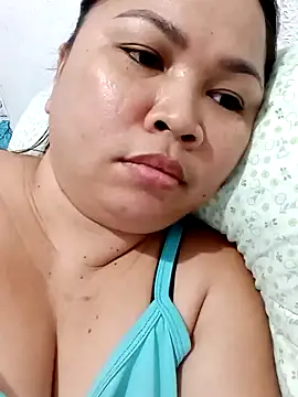 Snapshot of XXLorie_02 chatting on February 10, 2:19 am XXLorie 02 online show from February 10, 2:19 am