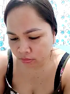 Snapshot of XXLorie_02 chatting on February 10, 8:20 am XXLorie 02 online show from February 10, 8:20 am
