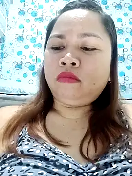 Snapshot of XXLorie_02 chatting on February 14, 11:53 am XXLorie 02 online show from February 14, 11:53 am