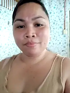 Snapshot of XXLorie_02 chatting on February 17, 2:31 am XXLorie 02 online show from February 17, 2:31 am