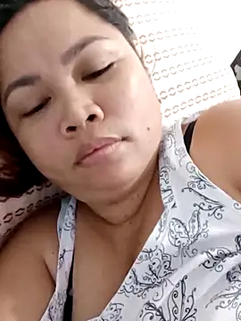 Snapshot of XXLorie_02 chatting on February 19, 12:33 pm XXLorie 02 online show from February 19, 12:33 pm