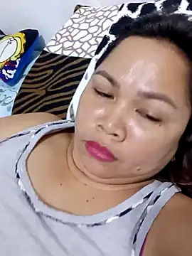 Snapshot of XXLorie_02 chatting on February 23, 11:00 am XXLorie 02 online show from February 23, 11:00 am