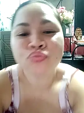 Snapshot of XXLorie_02 chatting on March 6, 8:52 am XXLorie 02 online show from March 6, 8:52 am