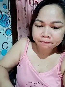 Snapshot of XXLorie_02 chatting on March 9, 4:33 pm XXLorie 02 online show from March 9, 4:33 pm