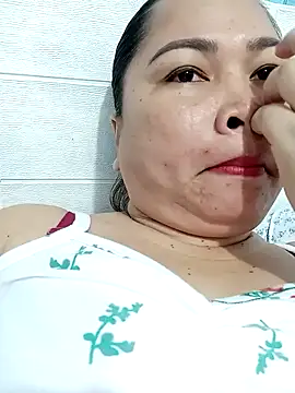 Snapshot of XXLorie_02 chatting on September 24, 1:20 am XXLorie 02 online show from September 24, 1:20 am