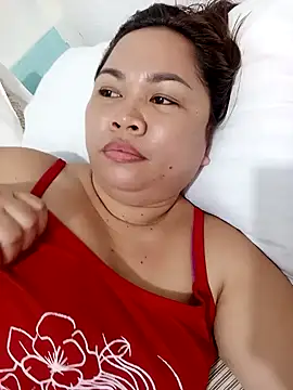 Snapshot of XXLorie_02 chatting on October 3, 1:24 am XXLorie 02 online show from October 3, 1:24 am