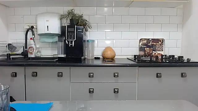 erikaerika online show from January 15, 3:50 pm