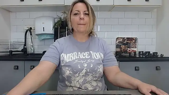 erikaerika online show from January 20, 9:46 am