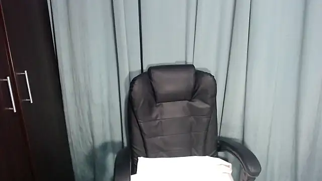 erikaerika online show from March 10, 8:15 am