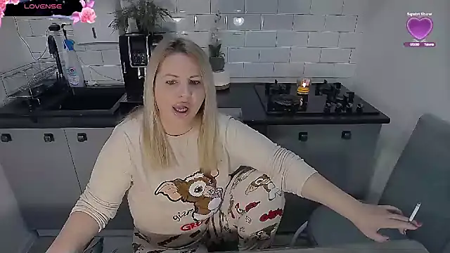 erikaerika online show from December 17, 7:25 am