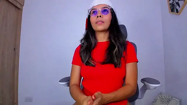 Snapshot of k4y_lover chatting on December 24, 2:21 am k4y lover online show from December 24, 2:21 am