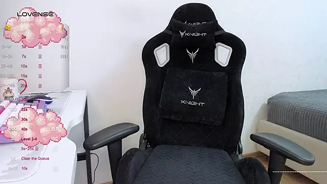 SkyqueenI online show from March 14, 9:46 am