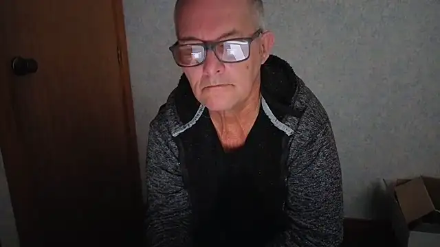 Snapshot of bigballnz chatting on July 18, 9:18 pm bigballnz online show from July 18, 9:18 pm