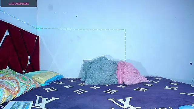 DanisaBrown online show from December 7, 1:40 pm