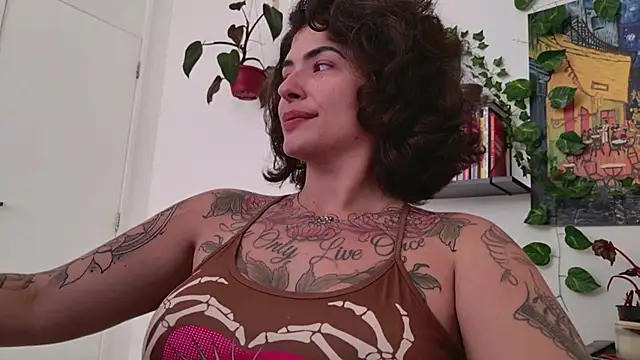 Snapshot of TaliMajesty chatting on December 5, 6:15 pm TaliMajesty online show from December 5, 6:15 pm