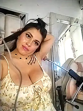 Snapshot of chelaqueen_ chatting on November 5, 9:04 pm chelaqueen online show from November 5, 9:04 pm