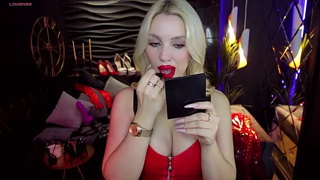 Snapshot of MistressDarsy chatting on December 20, 5:51 pm MistressDarsy online show from December 20, 5:51 pm