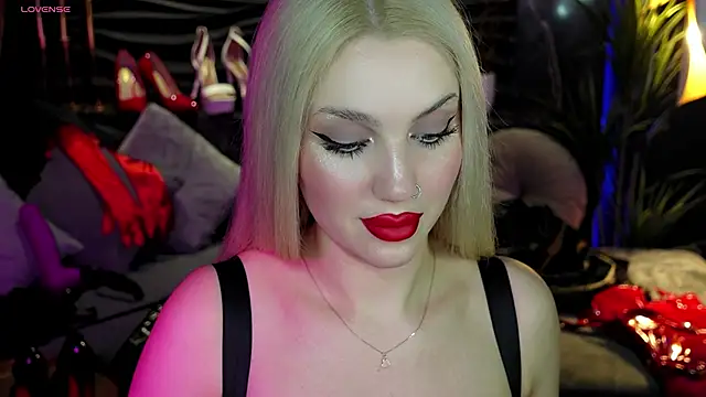 Snapshot of MistressDarsy chatting on December 24, 12:33 pm MistressDarsy online show from December 24, 12:33 pm