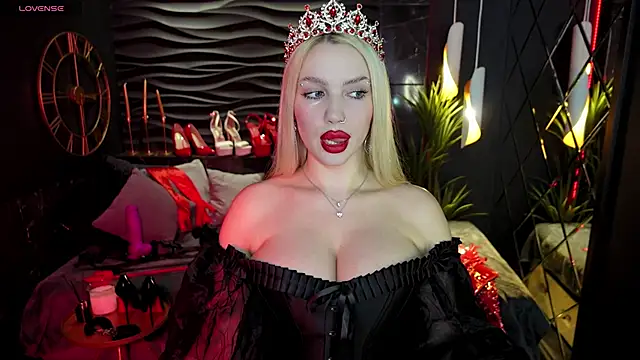Snapshot of MistressDarsy chatting on January 18, 9:56 am MistressDarsy online show from January 18, 9:56 am