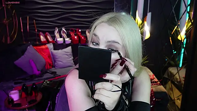 Snapshot of MistressDarsy chatting on January 24, 6:03 am MistressDarsy online show from January 24, 6:03 am