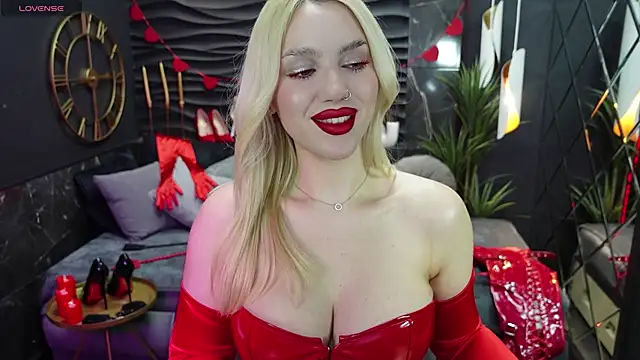 Snapshot of MistressDarsy chatting on February 14, 10:07 am MistressDarsy online show from February 14, 10:07 am