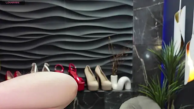 Snapshot of MistressDarsy chatting on February 20, 2:24 pm MistressDarsy online show from February 20, 2:24 pm