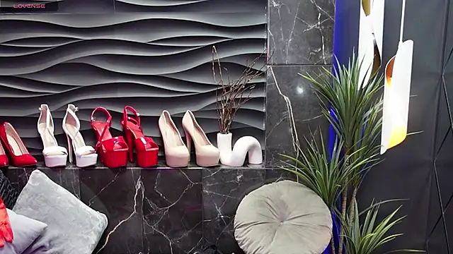 Snapshot of MistressDarsy chatting on February 20, 8:36 pm MistressDarsy online show from February 20, 8:36 pm