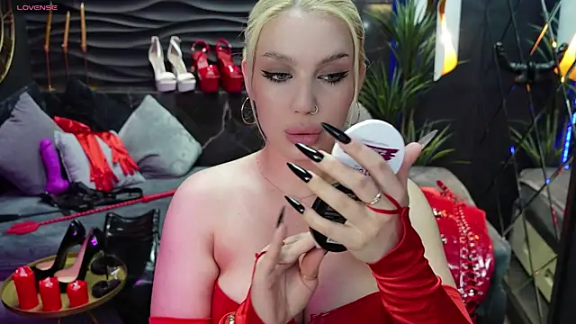 Snapshot of MistressDarsy chatting on February 23, 12:48 pm MistressDarsy online show from February 23, 12:48 pm