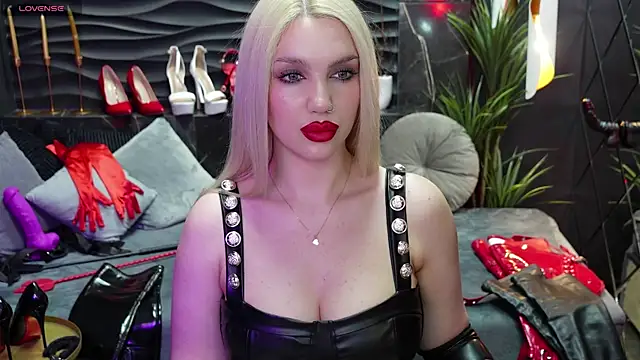 Snapshot of MistressDarsy chatting on March 1, 9:29 am MistressDarsy online show from March 1, 9:29 am