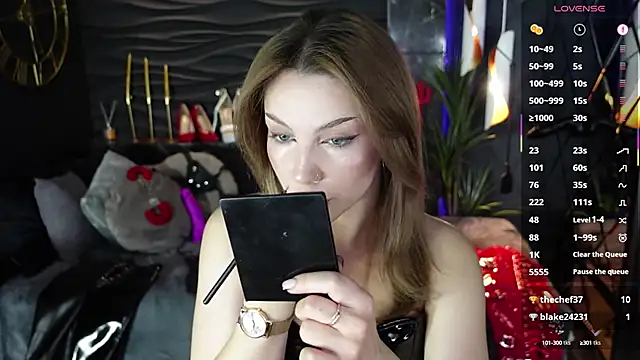 Snapshot of MistressDarsy chatting on September 28, 6:19 am MistressDarsy online show from September 28, 6:19 am