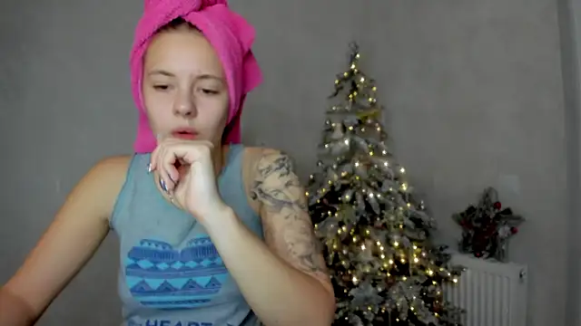 Snapshot of why_again_me chatting on January 2, 10:33 pm why again me online show from January 2, 10:33 pm