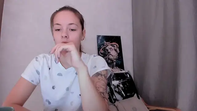 Snapshot of why_again_me chatting on February 3, 8:13 pm why again me online show from February 3, 8:13 pm