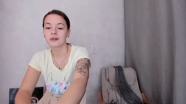 Snapshot of why_again_me chatting on February 8, 6:01 pm why again me online show from February 8, 6:01 pm