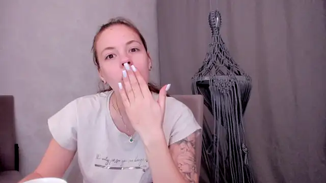 Snapshot of why_again_me chatting on February 24, 5:09 pm why again me online show from February 24, 5:09 pm