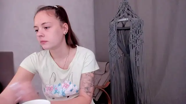 Snapshot of why_again_me chatting on February 24, 8:14 pm why again me online show from February 24, 8:14 pm