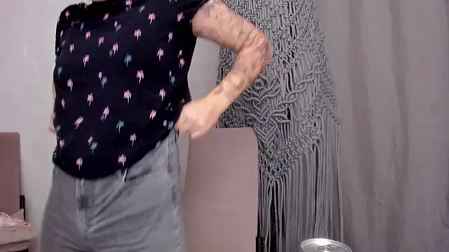 Snapshot of why_again_me chatting on March 16, 6:55 pm why again me online show from March 16, 6:55 pm