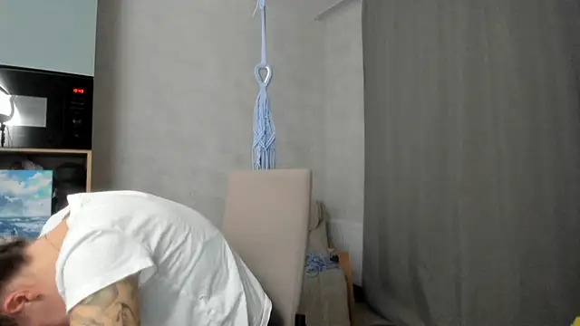 Snapshot of why_again_me chatting on October 13, 4:51 pm why again me online show from October 13, 4:51 pm