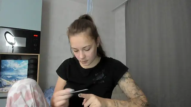 Snapshot of why_again_me chatting on October 31, 8:54 pm why again me online show from October 31, 8:54 pm