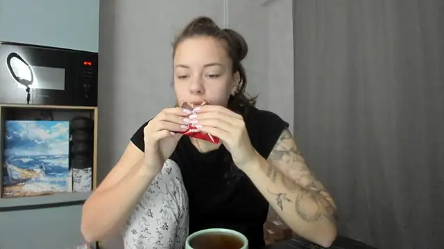 Snapshot of why_again_me chatting on November 21, 3:44 pm why again me online show from November 21, 3:44 pm