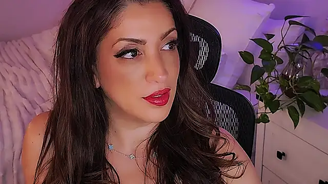 Wonderful Woman online show from May 17, 12:52 am