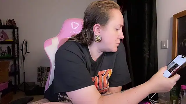 kisicaxx online show from November 18, 5:01 am