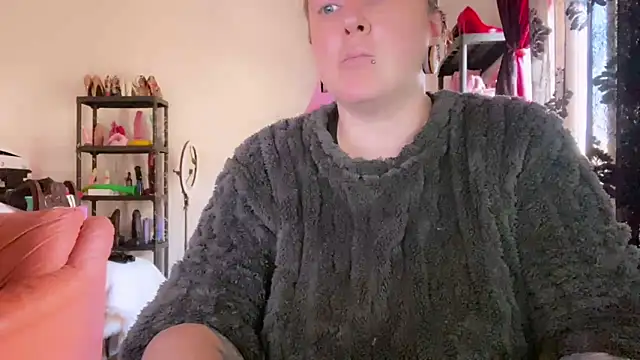 kisicaxx online show from March 10, 2:00 pm