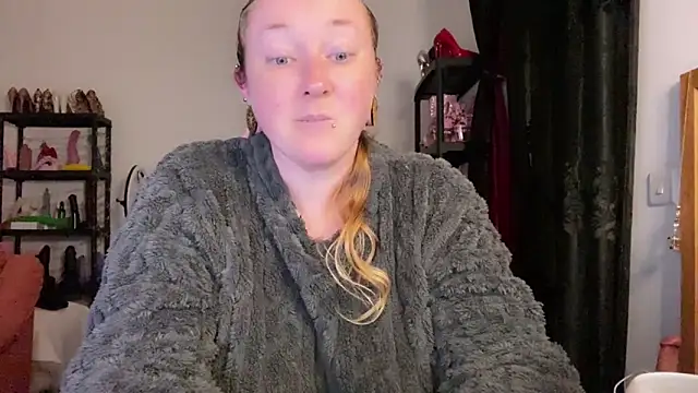 kisicaxx online show from March 12, 7:09 pm