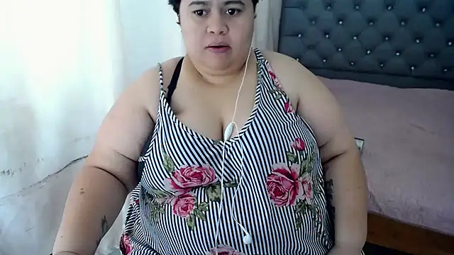 hotlesby4uxxx online show from December 4, 8:07 pm