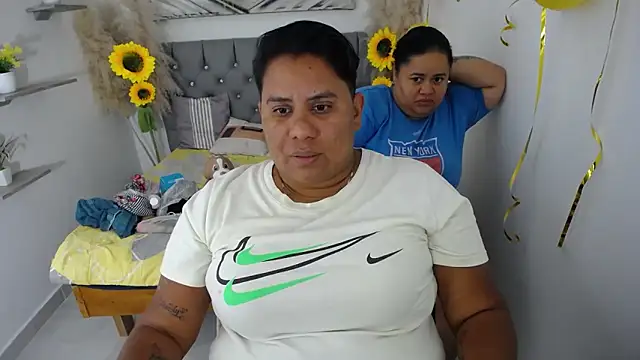 hotlesby4uxxx online show from September 18, 12:23 am